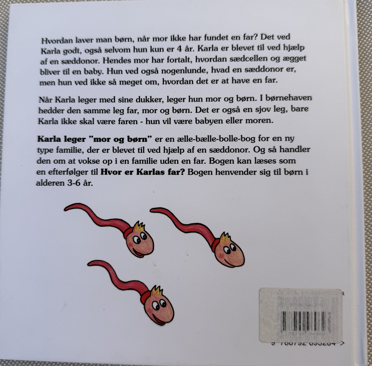 Bagside: Karla leger ”mor og børn”