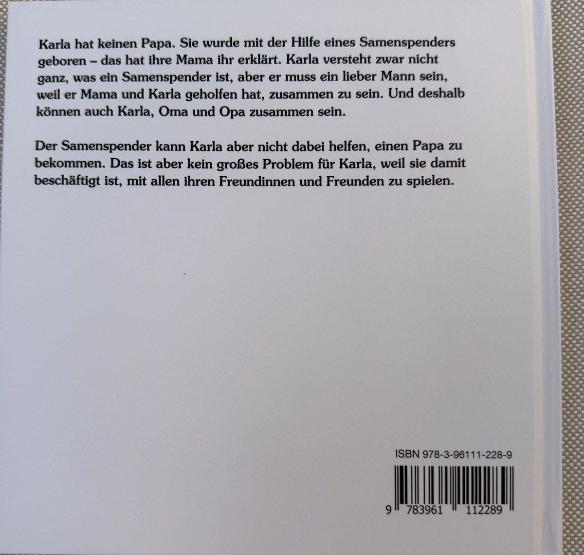 Bagside: Hvor er Karlas far?